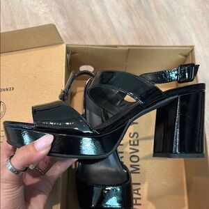 KENNETH COLE REEBEKA BLACK PATENT LEATHER PLATFORM CHUNKY HEELS